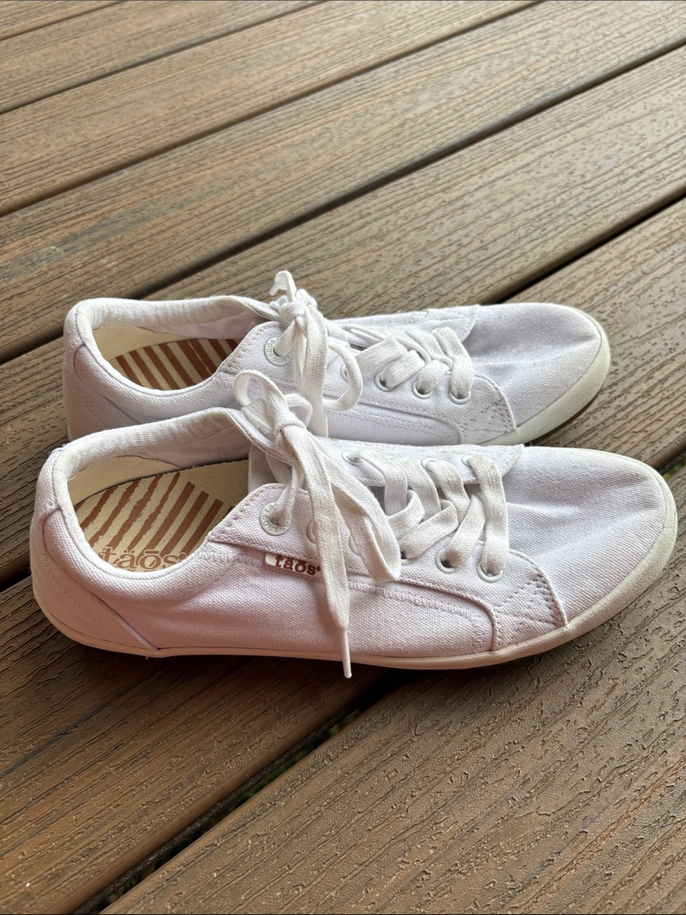 Taos Star Shoes Womens Size 9.5 White Canvas Comfort Walking Casual Sneakers